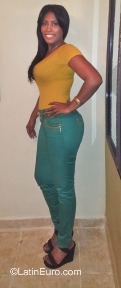 Date this sensual Dominican Republic girl Sara from Santiago DO23191
