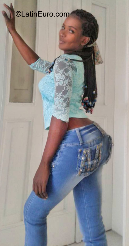 Date this delightful Colombia girl Amy from Medellin CO17988