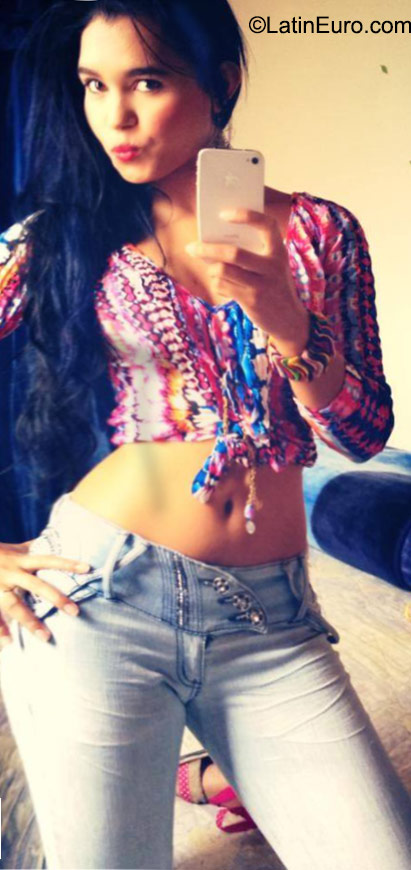 Date this sultry Colombia girl Tatiana from Medellin CO18023