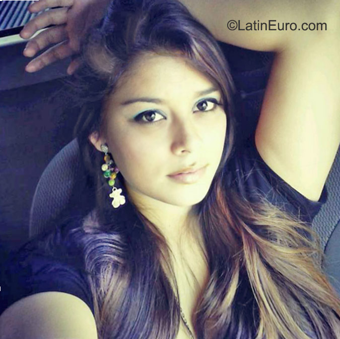 Date this cute Colombia girl Johana from Manizales CO18030