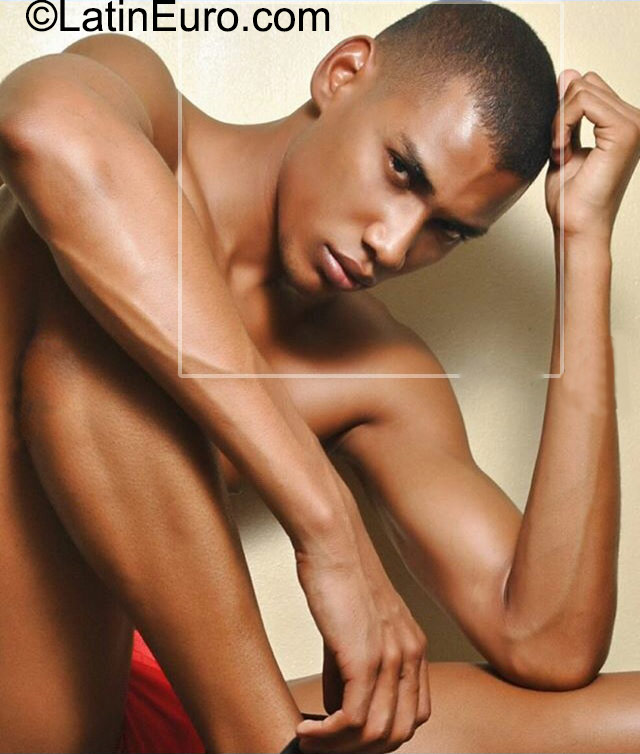 Date this exotic Dominican Republic man Luis from Santo Domingo DO23300