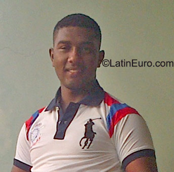 Date this pretty Colombia man Esneider from cali CO18043