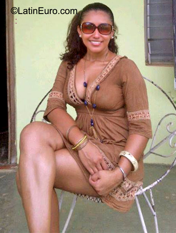 Date this nice looking Panama girl Cecil from Panama City PA700