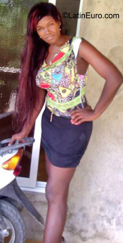 Date this tall Dominican Republic girl Carmen from La Vega DO23356