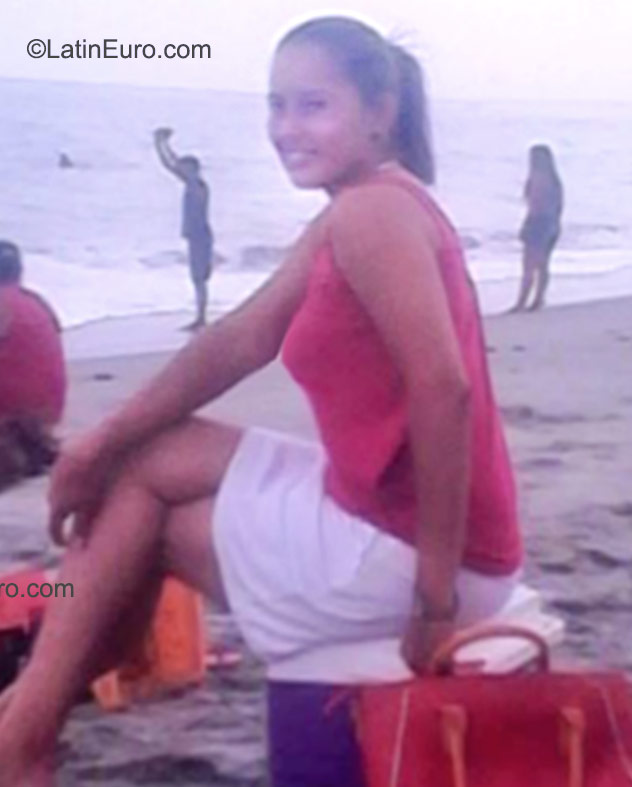 Date this foxy Panama girl Yairia from Panama City PA704