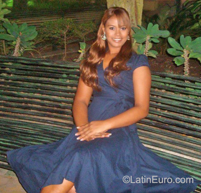 Date this sensual Dominican Republic girl Debora from Higuey DO23393