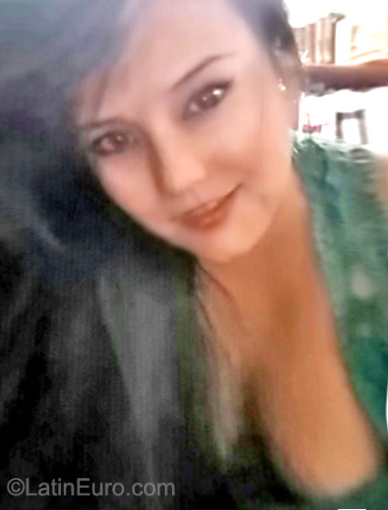 Date this hard body Colombia girl Helen from Medellin CO18085