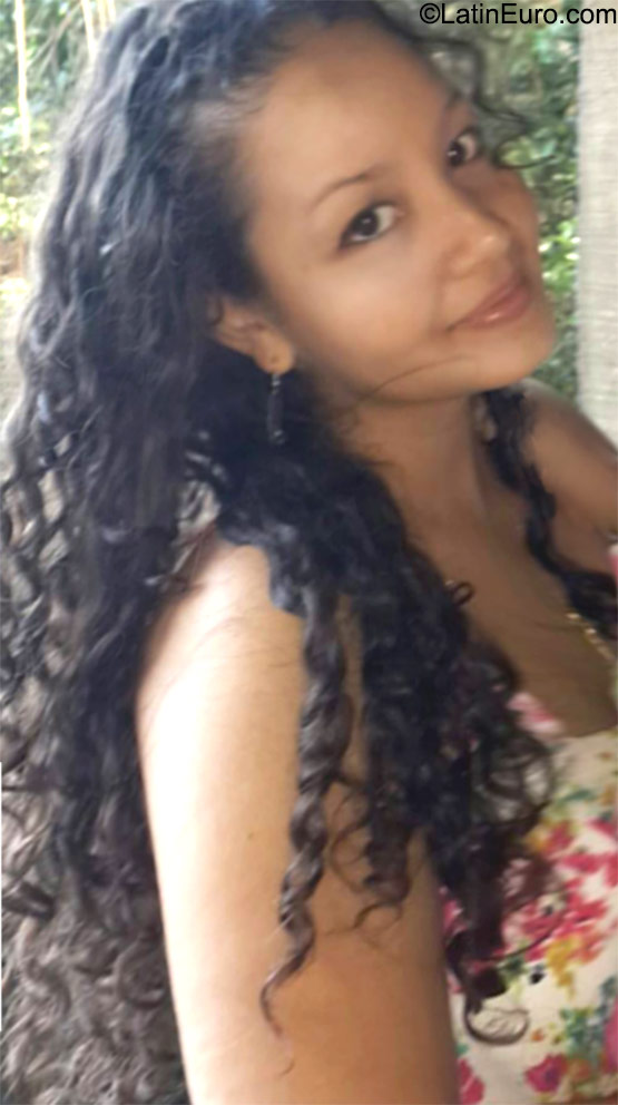 Date this hard body Dominican Republic girl Dana from Roatan DO23463