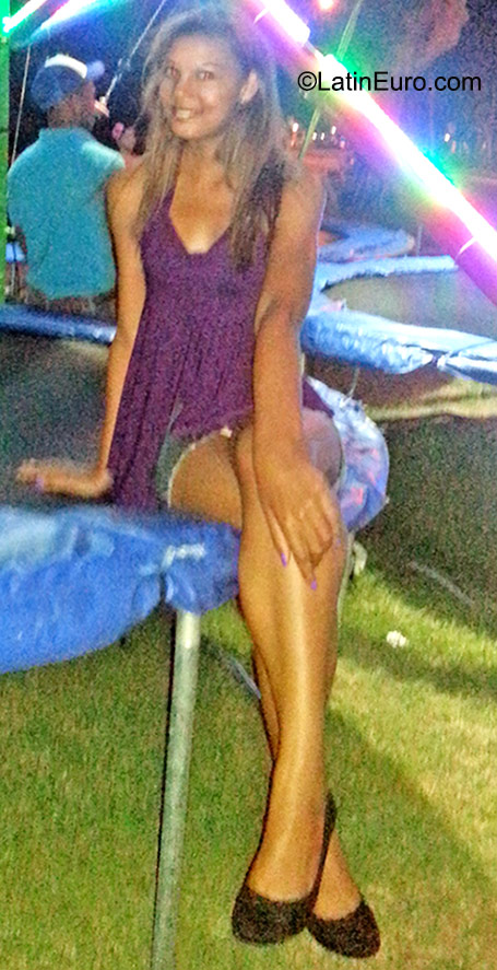 Date this foxy Dominican Republic girl Frenis from Santiago DO23431