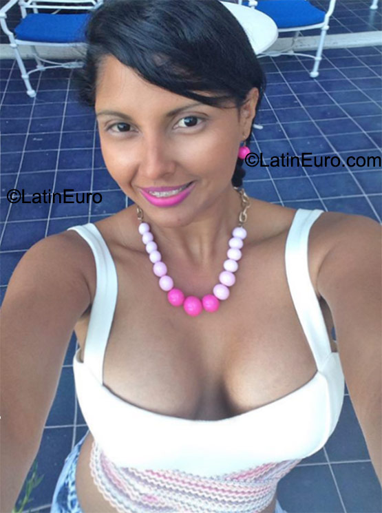 Date this lovely Colombia girl Johanna from Barranquilla CO18105