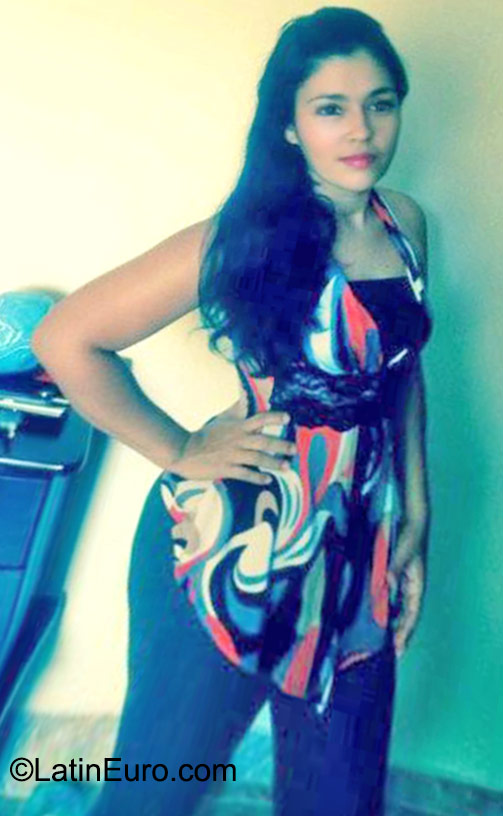 Date this exotic Colombia girl Yohania from Armenia CO18113