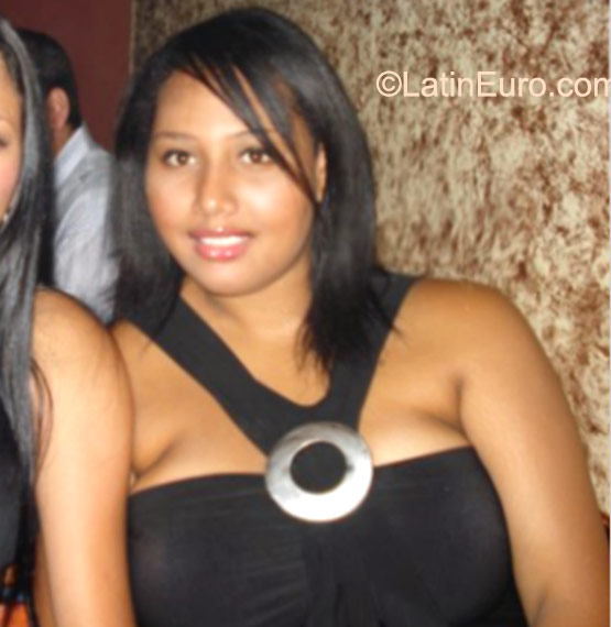 Date this sultry Colombia girl Melisa from Cali CO18144