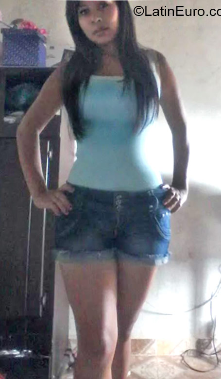 Date this happy Colombia girl Sofia from Cali CO18211