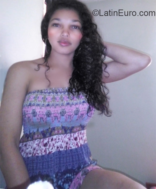 Date this tall Colombia girl Lolia from Bogota CO18258