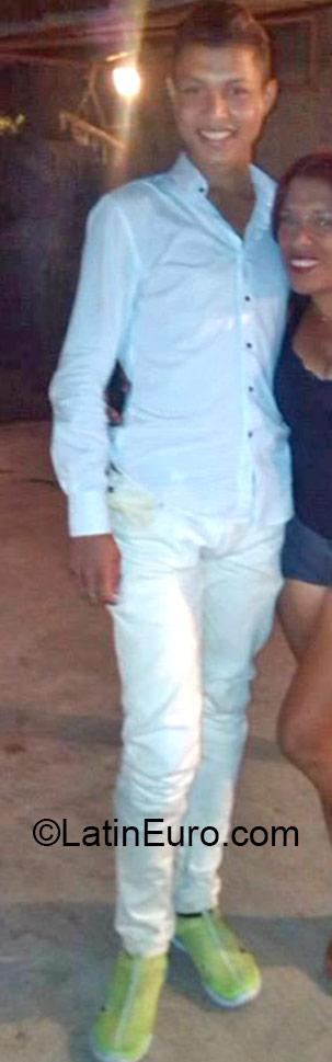 Date this pretty Venezuela man Jonathan from caracas VE645