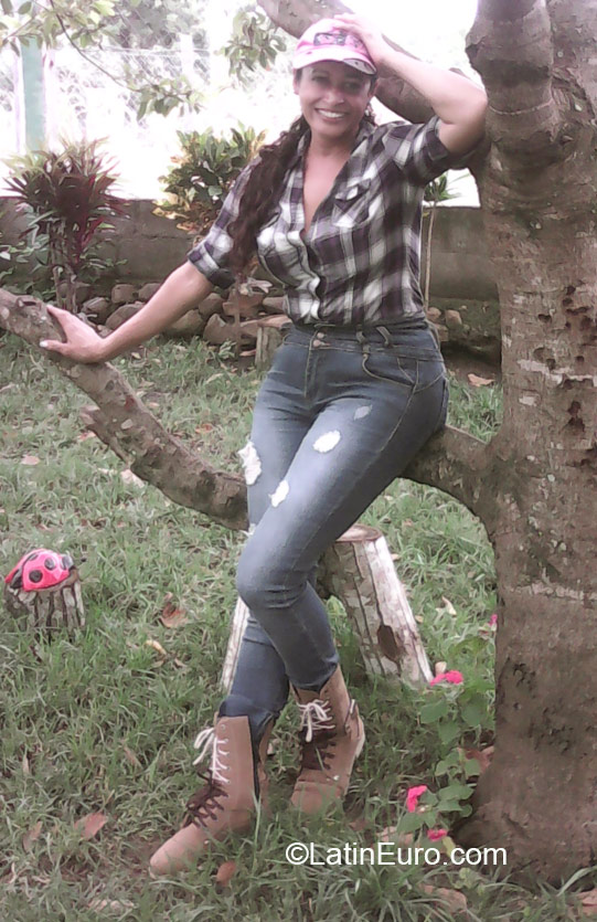 Date this exotic Honduras girl Rosa from Tegucigalpa HN1824