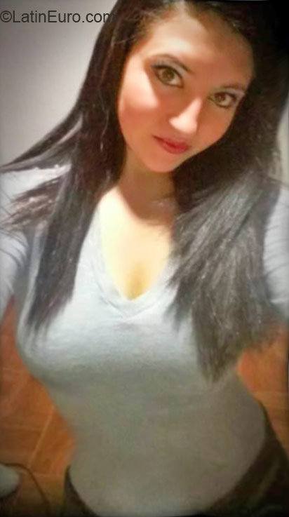 Date this sultry Colombia girl Diana from Bogota CO18298