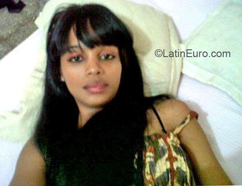 Date this sultry Dominican Republic girl Yerndina from san juan DO23982