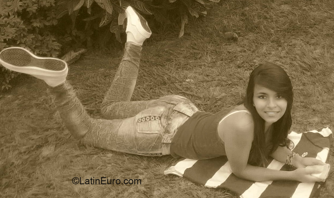 Date this lovely Colombia girl Alejandra from La Union CO18313