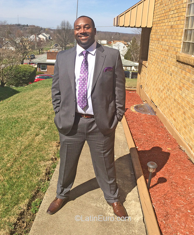 Date this athletic United States man Liteweight24 from Steubenville US16772