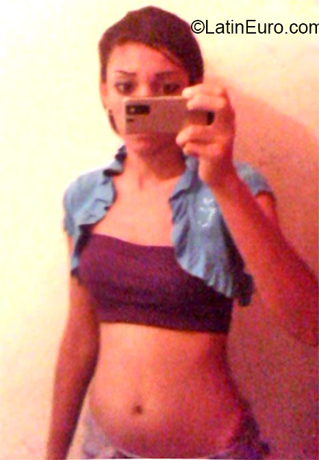 Date this stunning Dominican Republic girl Jonathia massiel from Santo Domingo DO24294