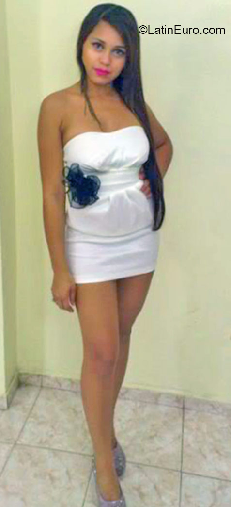 Date this voluptuous Dominican Republic girl Denia from Santo Domingo DO29030