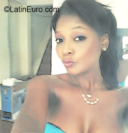 Date this hard body Colombia girl Yesenia from Cali CO18426