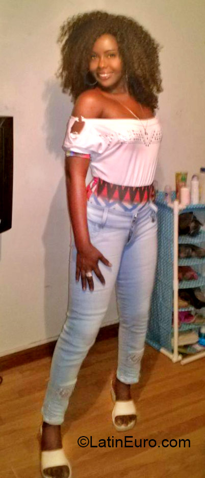 Date this tall Colombia girl Laura from Cali CO18433