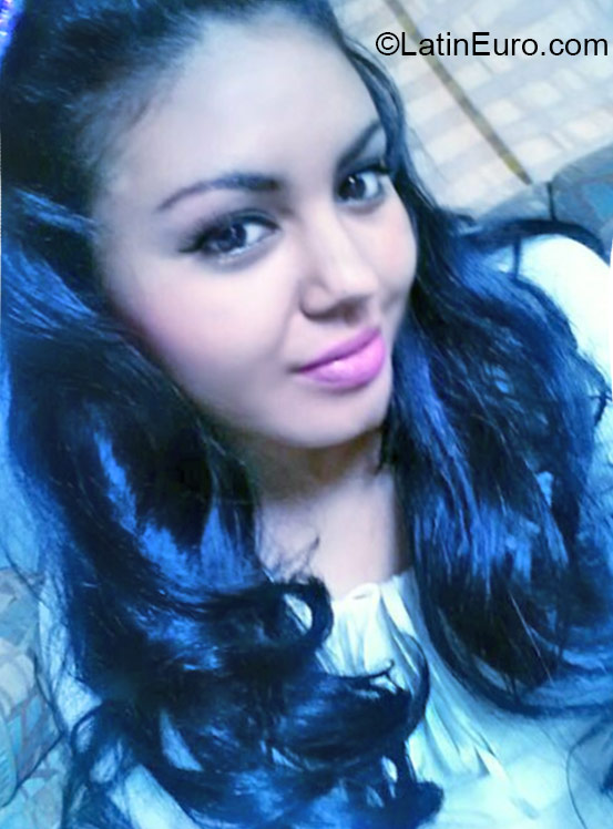 Date this attractive Honduras girl Dania from La Ceiba HN1907