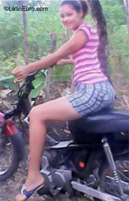Date this georgeous Dominican Republic girl Magda from Santo domingo DO24438
