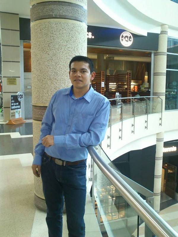 Date this tall Colombia man Diomar Antonio from Bogota CO18478