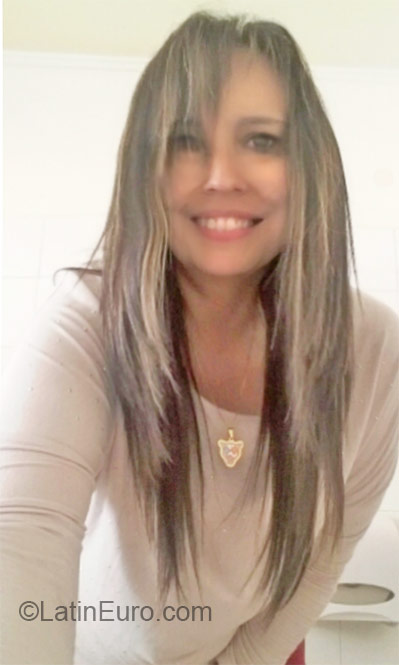 Date this exotic Colombia girl Maria-eme from Bogota CO18491