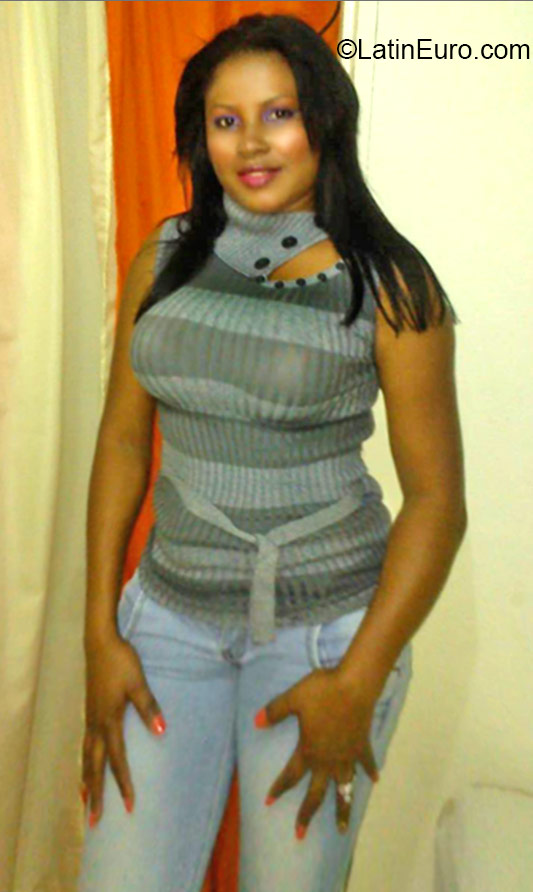 Date this foxy Dominican Republic girl Paula from Santiago DO24471