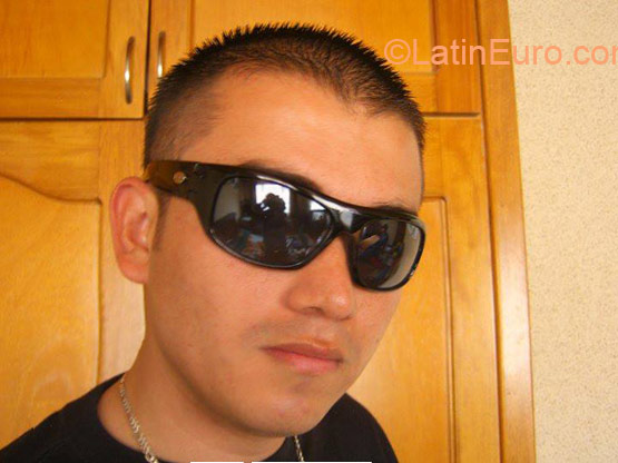 Date this beautiful Colombia man Dunkan from Bogota CO18517