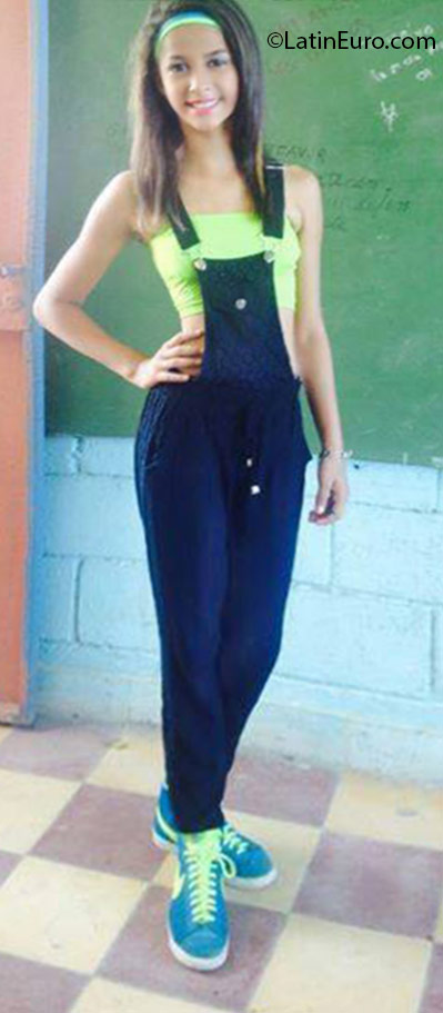 Date this pretty Honduras girl Stela from Tela HN1956