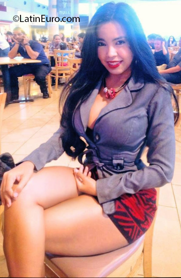 Date this charming Honduras girl Sara from Roatan HN1978