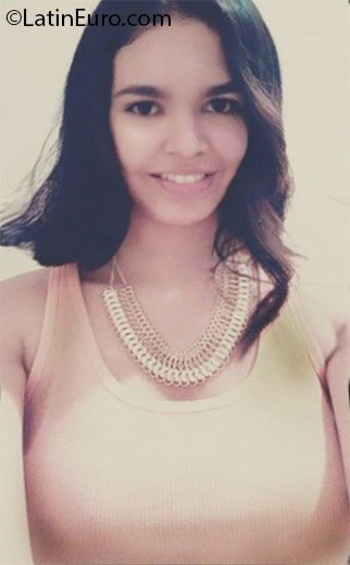 Date this nice looking Honduras girl Alejandra from Tegucigalpa HN1982
