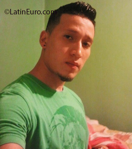 Date this attractive United States man Alexander from Riverside US16970