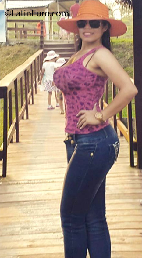 Date this attractive Honduras girl Brenda from Tegucigalpa HN2005
