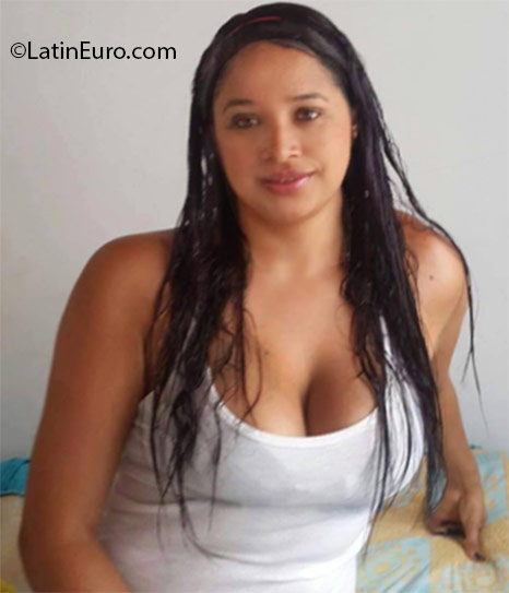 Date this nice looking Colombia girl Andrea from Medellin CO18608