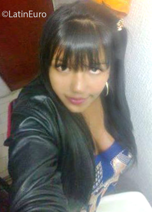 Date this athletic Colombia girl Denis from Bogota CO18628