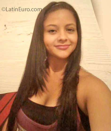 Date this athletic Colombia girl Yesenia from Medellin CO18634