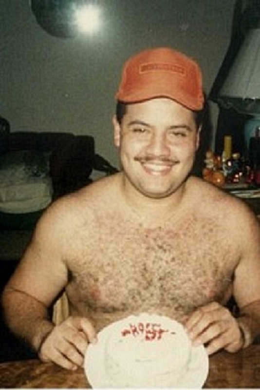 Date this cute United States man Roberto from Panorama City US17037