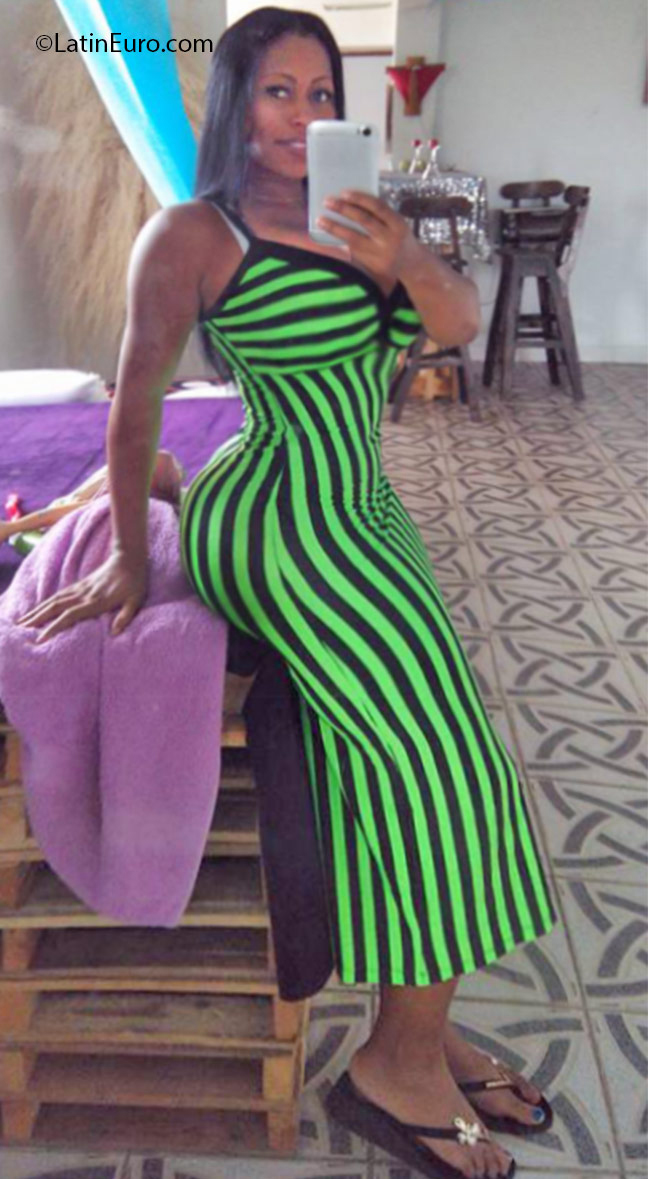 Date this charming Colombia girl Karen from Cali CO18706