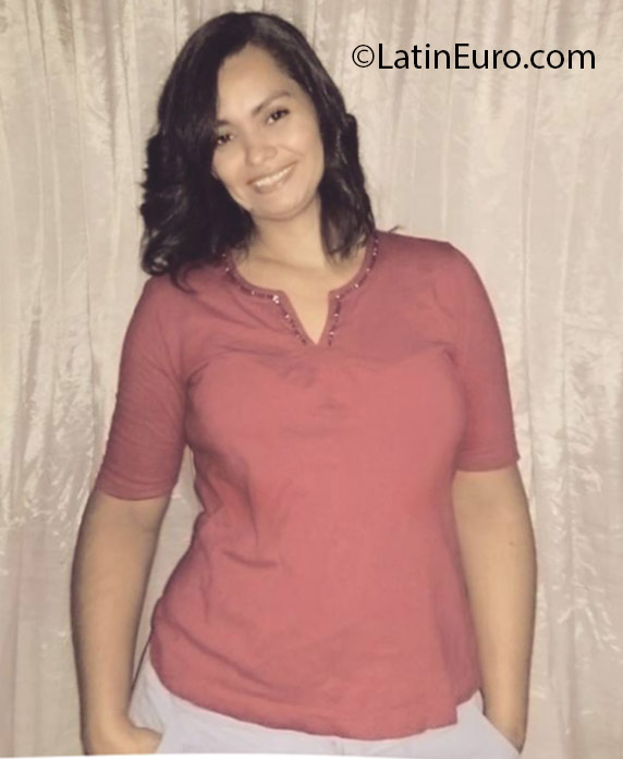 Date this georgeous Honduras girl Yenmi from Tocoa HN2044