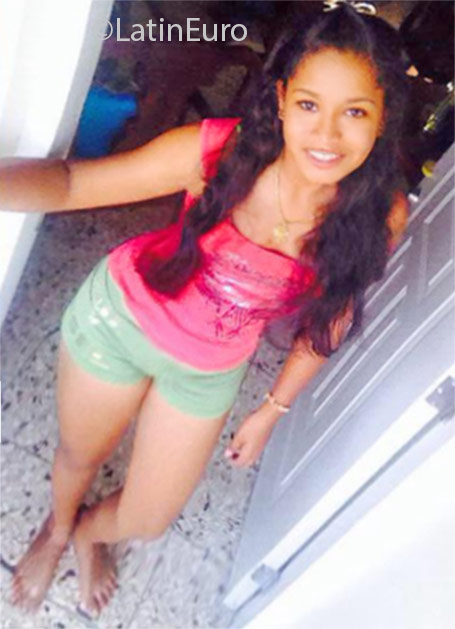 Date this pretty Dominican Republic girl Erika from Santo Domingo DO25119