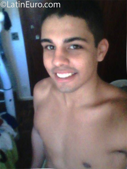 Date this georgeous Brazil man Tom from Vitoria BR9607