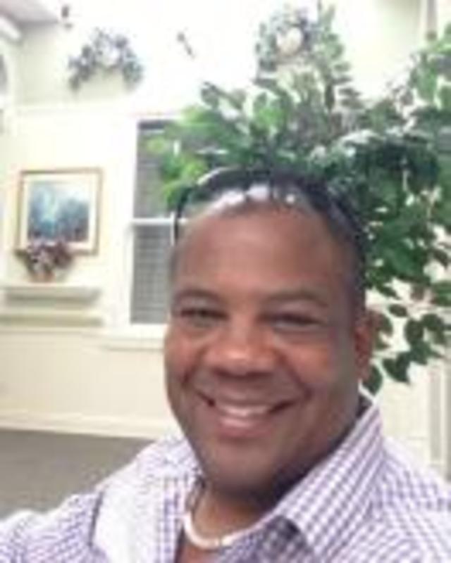Date this funny United States man Eric from San Diego US17137