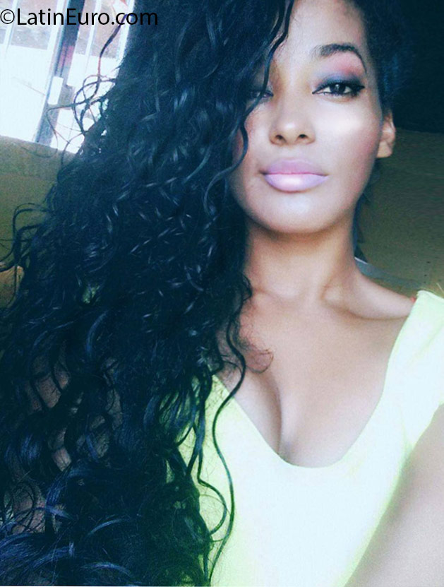 Date this nice looking Brazil girl Denise from Sao Paulo BR9609