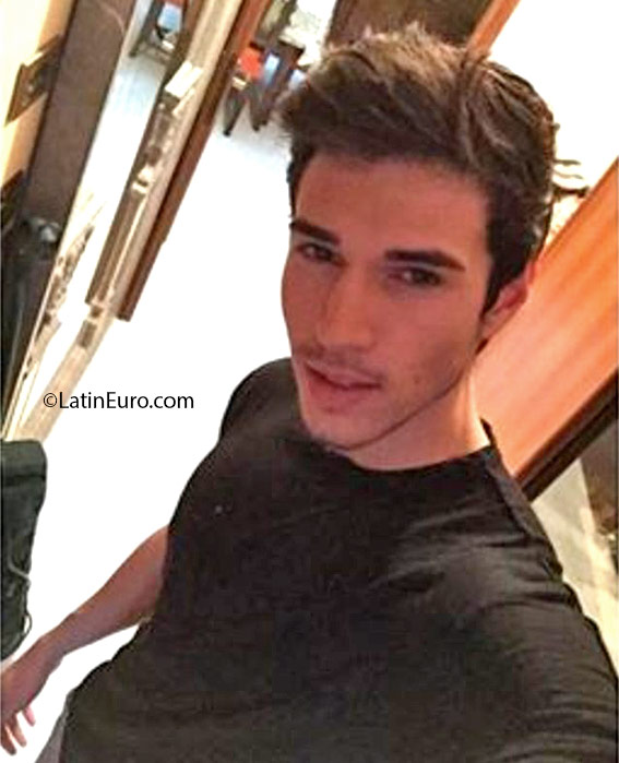 Date this hot United States man Ndark93 from Miami US17162